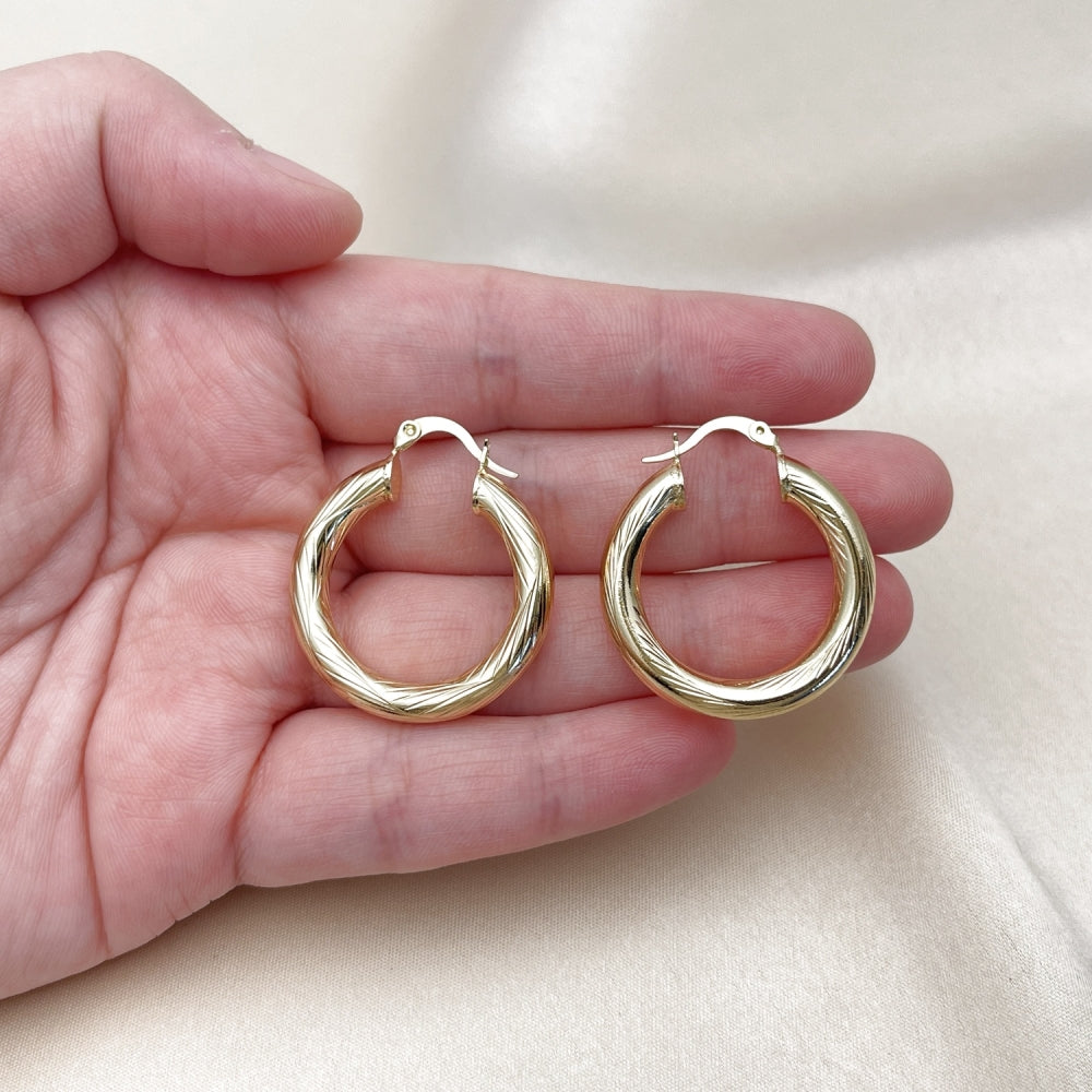 Oro Laminado Medium Hoop, Gold Filled Style Hollow Design, Diamond Cutting Finish, Golden Finish