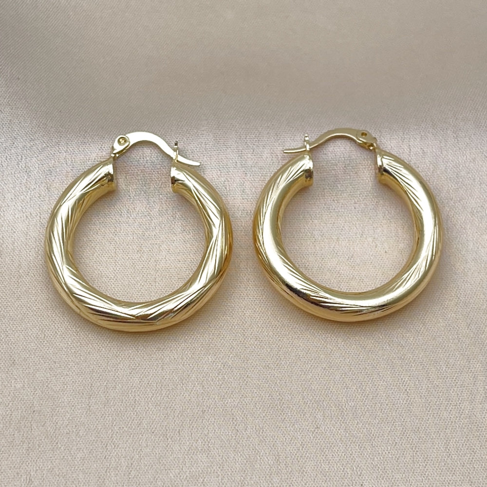 Oro Laminado Medium Hoop, Gold Filled Style Hollow Design, Diamond Cutting Finish, Golden Finish
