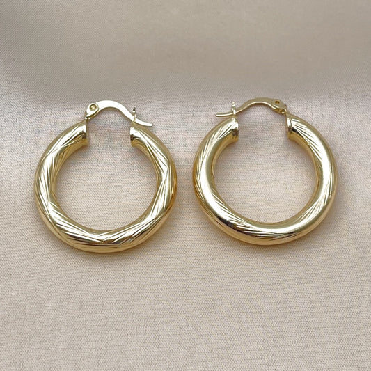 Oro Laminado Medium Hoop, Gold Filled Style Hollow Design, Diamond Cutting Finish, Golden Finish