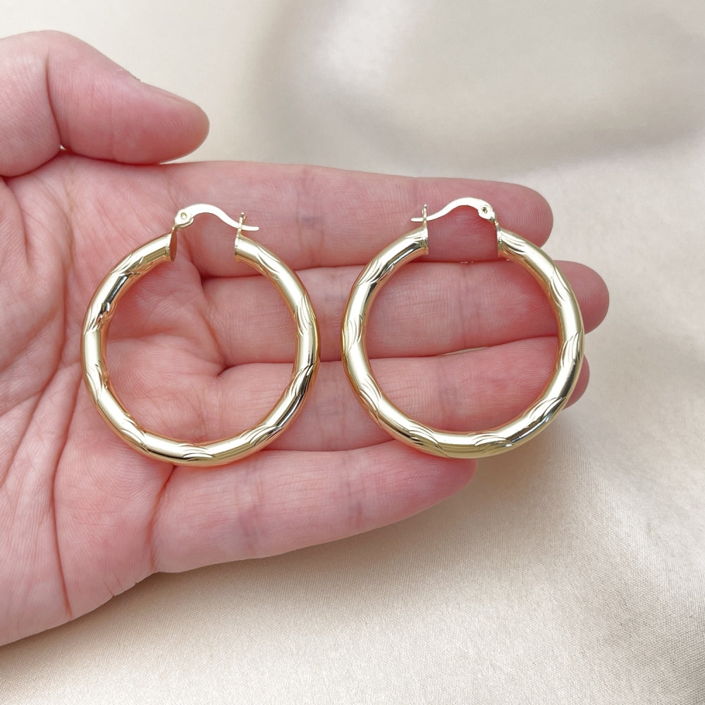 Oro Laminado Medium Hoop, Gold Filled Style Hollow Design, Diamond Cutting Finish, Golden Finish