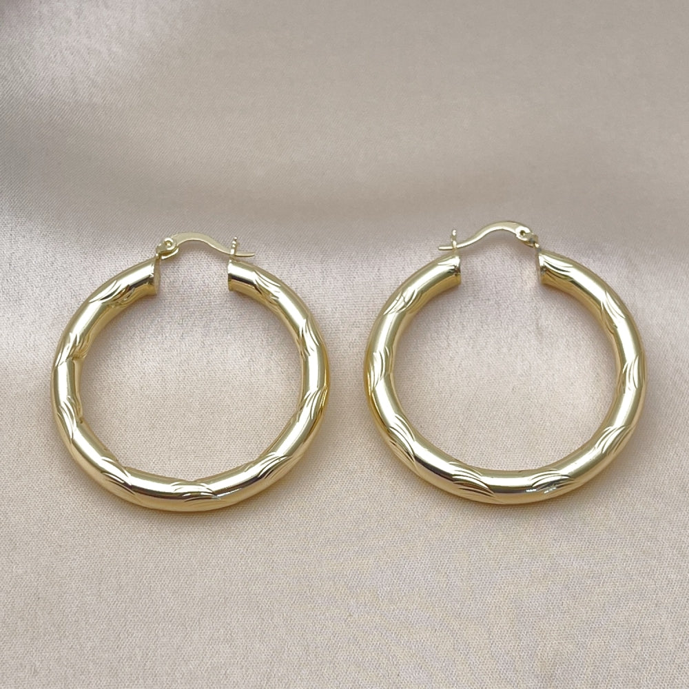 Oro Laminado Medium Hoop, Gold Filled Style Hollow Design, Diamond Cutting Finish, Golden Finish
