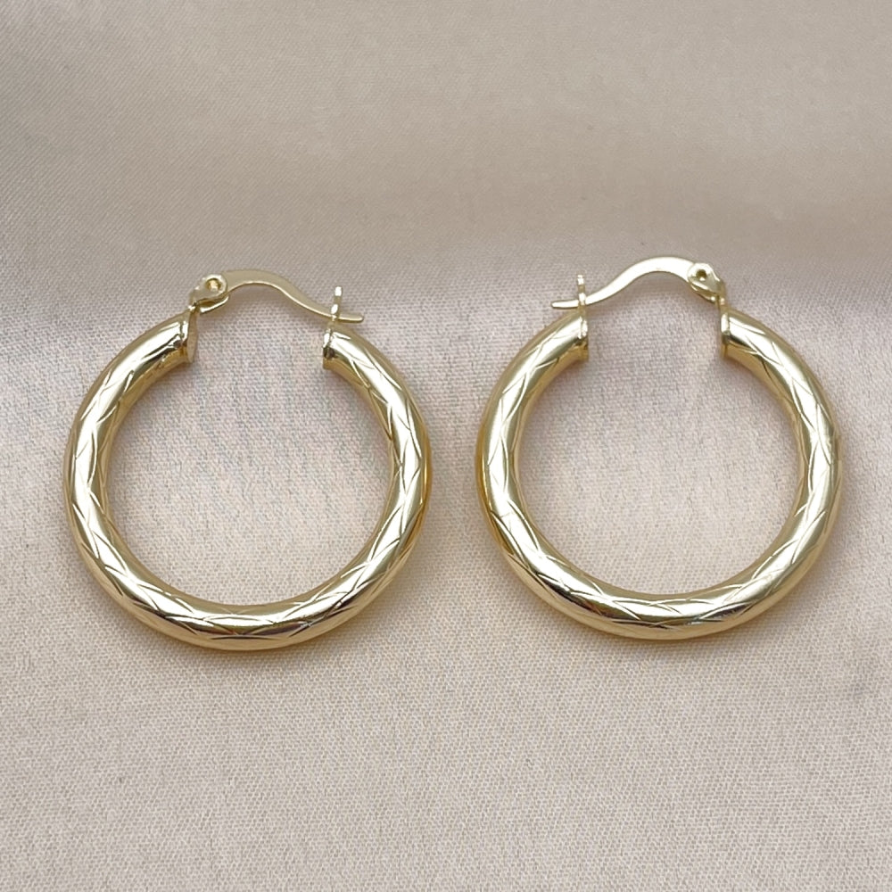Oro Laminado Medium Hoop, Gold Filled Style Hollow Design, Diamond Cutting Finish, Golden Finish
