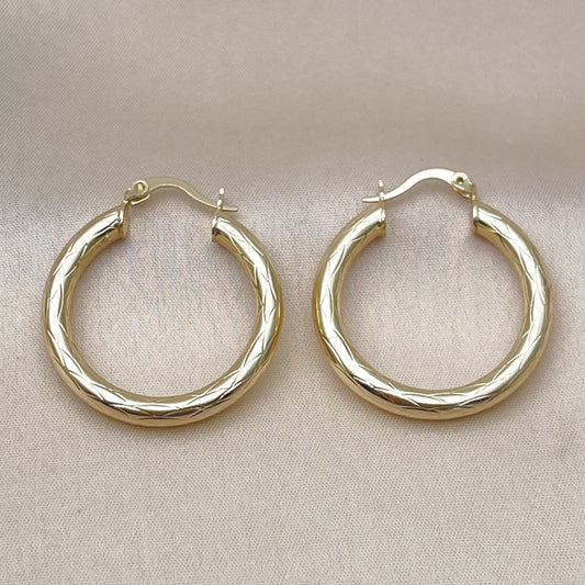 Oro Laminado Medium Hoop, Gold Filled Style Hollow Design, Diamond Cutting Finish, Golden Finish