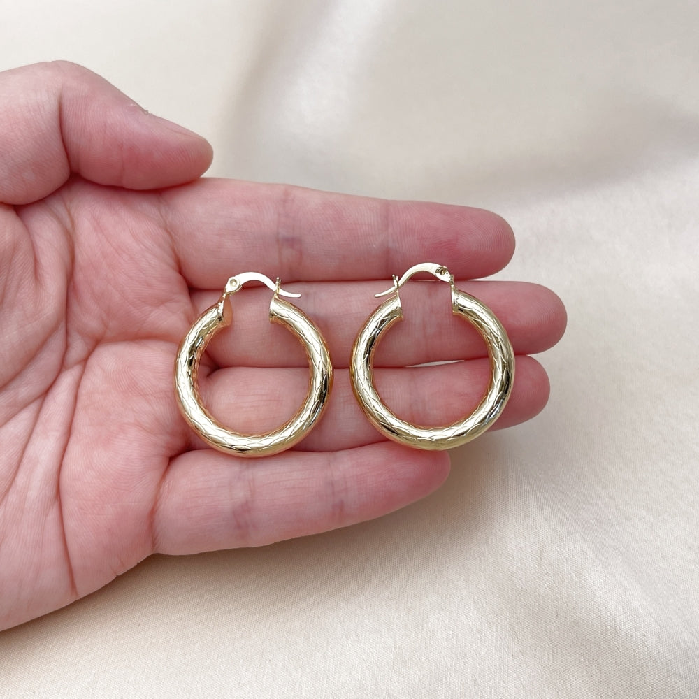 Oro Laminado Medium Hoop, Gold Filled Style Hollow Design, Diamond Cutting Finish, Golden Finish