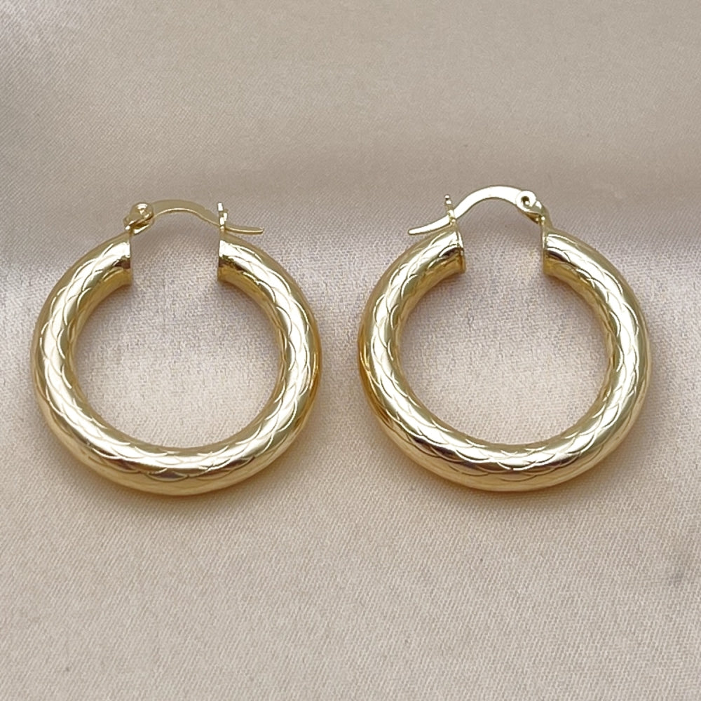 Oro Laminado Medium Hoop, Gold Filled Style Hollow Design, Diamond Cutting Finish, Golden Finish