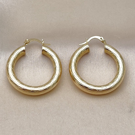 Oro Laminado Medium Hoop, Gold Filled Style Hollow Design, Diamond Cutting Finish, Golden Finish