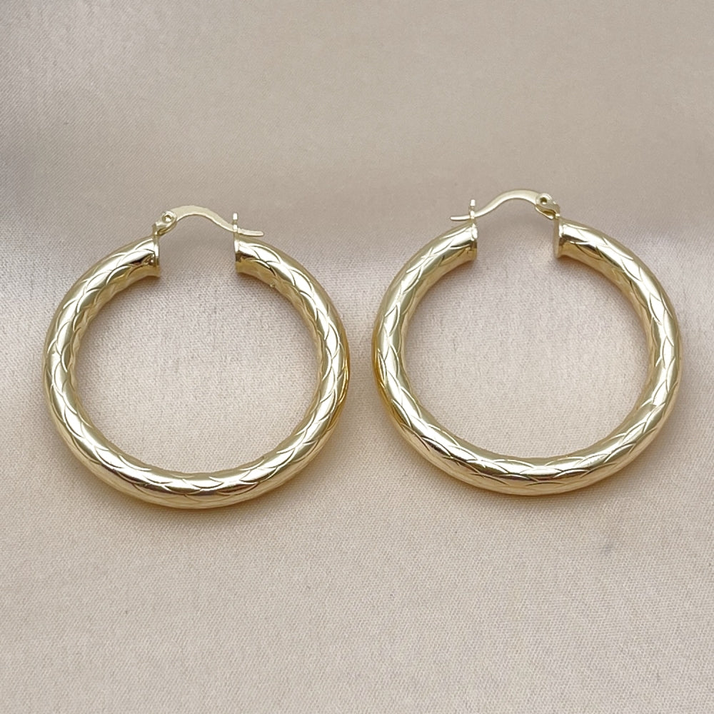 Oro Laminado Medium Hoop, Gold Filled Style Hollow Design, Diamond Cutting Finish, Golden Finish