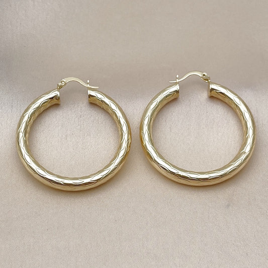 Oro Laminado Medium Hoop, Gold Filled Style Hollow Design, Diamond Cutting Finish, Golden Finish