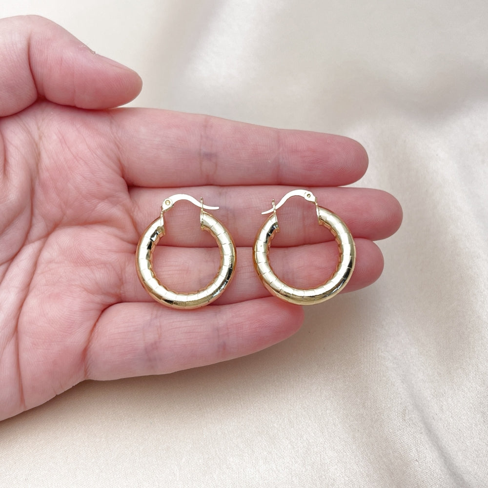 Oro Laminado Medium Hoop, Gold Filled Style Hollow Design, Diamond Cutting Finish, Golden Finish