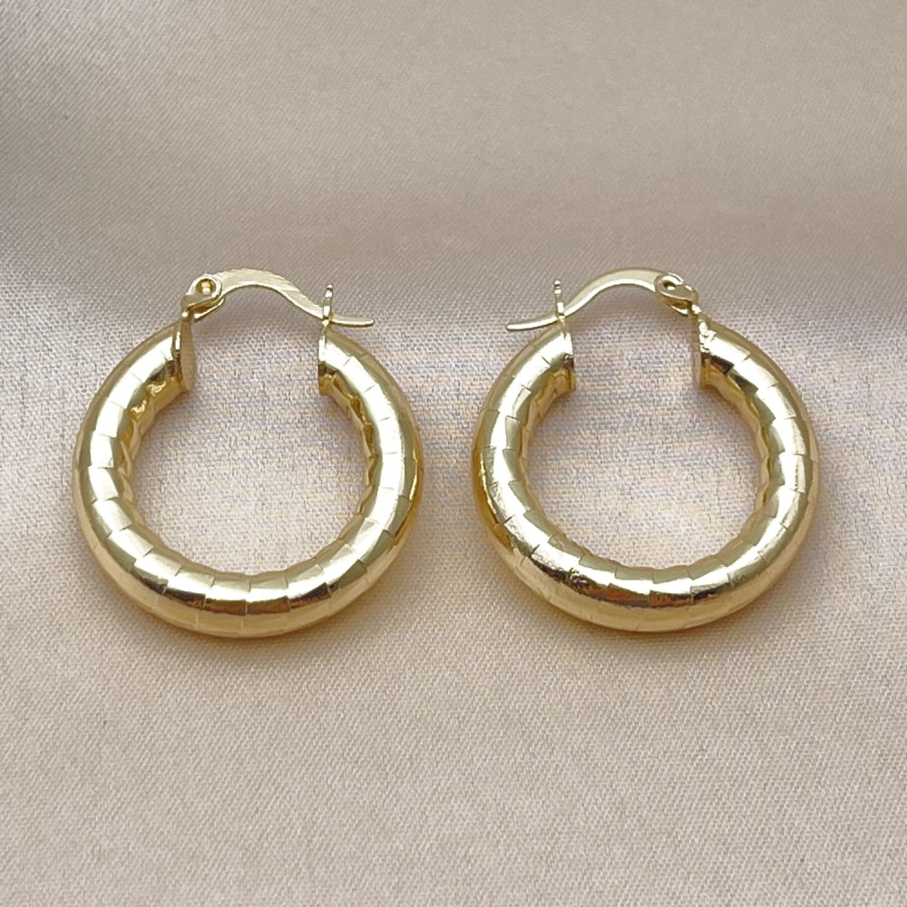 Oro Laminado Medium Hoop, Gold Filled Style Hollow Design, Diamond Cutting Finish, Golden Finish