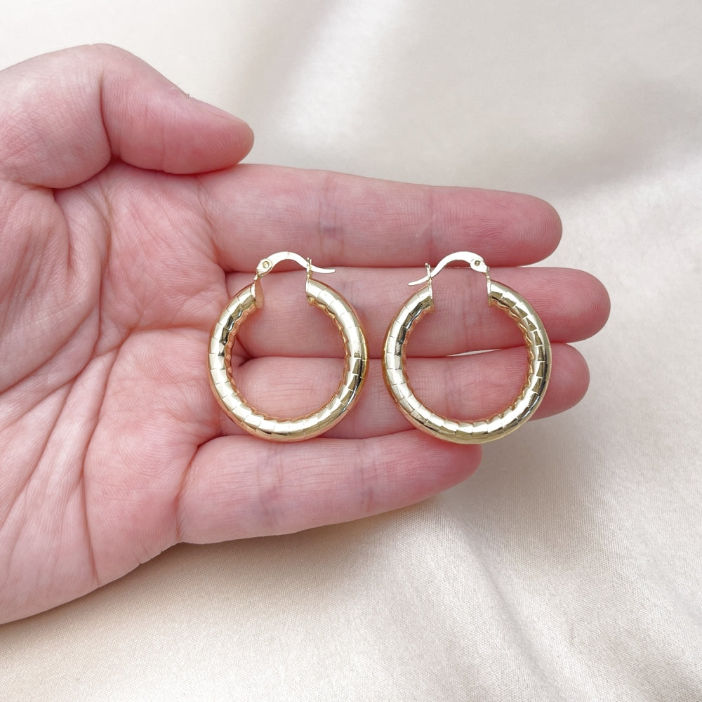 Oro Laminado Medium Hoop, Gold Filled Style Hollow Design, Diamond Cutting Finish, Golden Finish