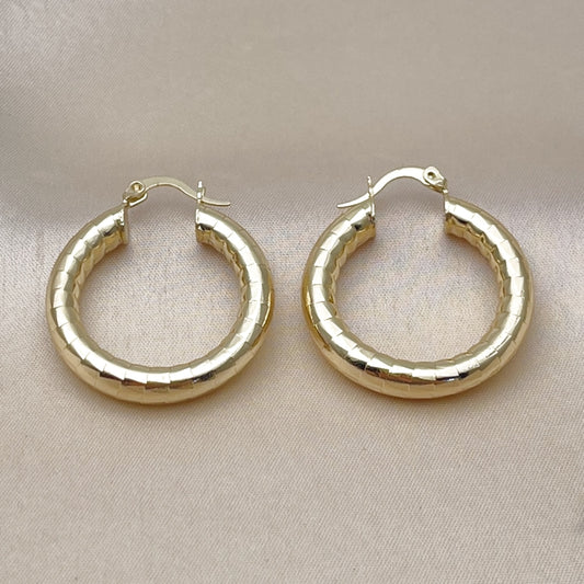 Oro Laminado Medium Hoop, Gold Filled Style Hollow Design, Diamond Cutting Finish, Golden Finish