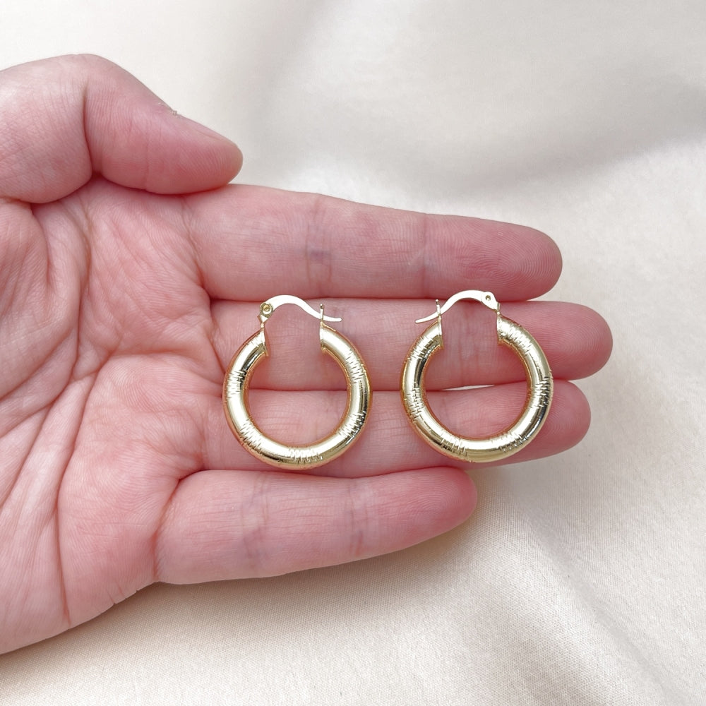 Oro Laminado Medium Hoop, Gold Filled Style Hollow Design, Diamond Cutting Finish, Golden Finish