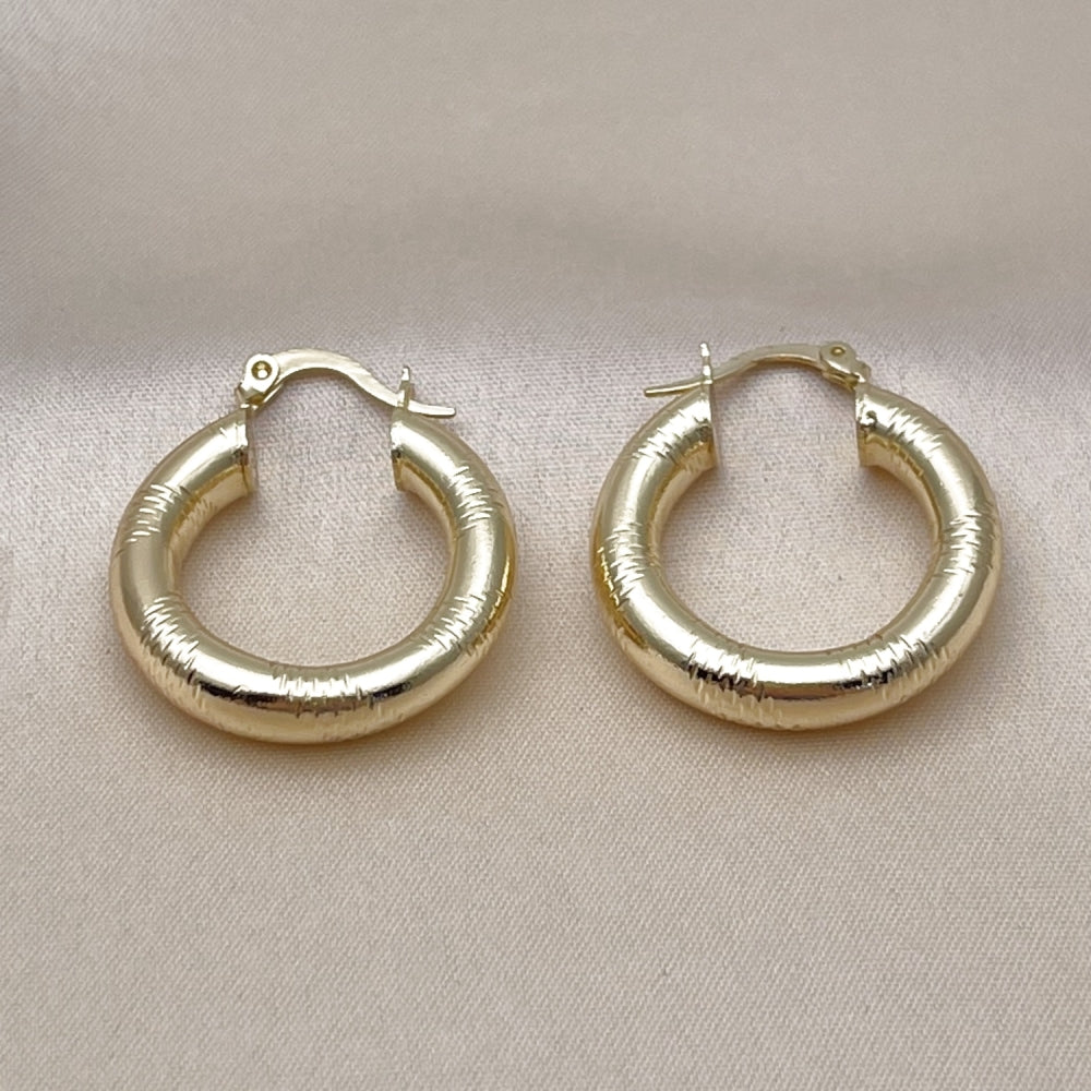 Oro Laminado Medium Hoop, Gold Filled Style Hollow Design, Diamond Cutting Finish, Golden Finish