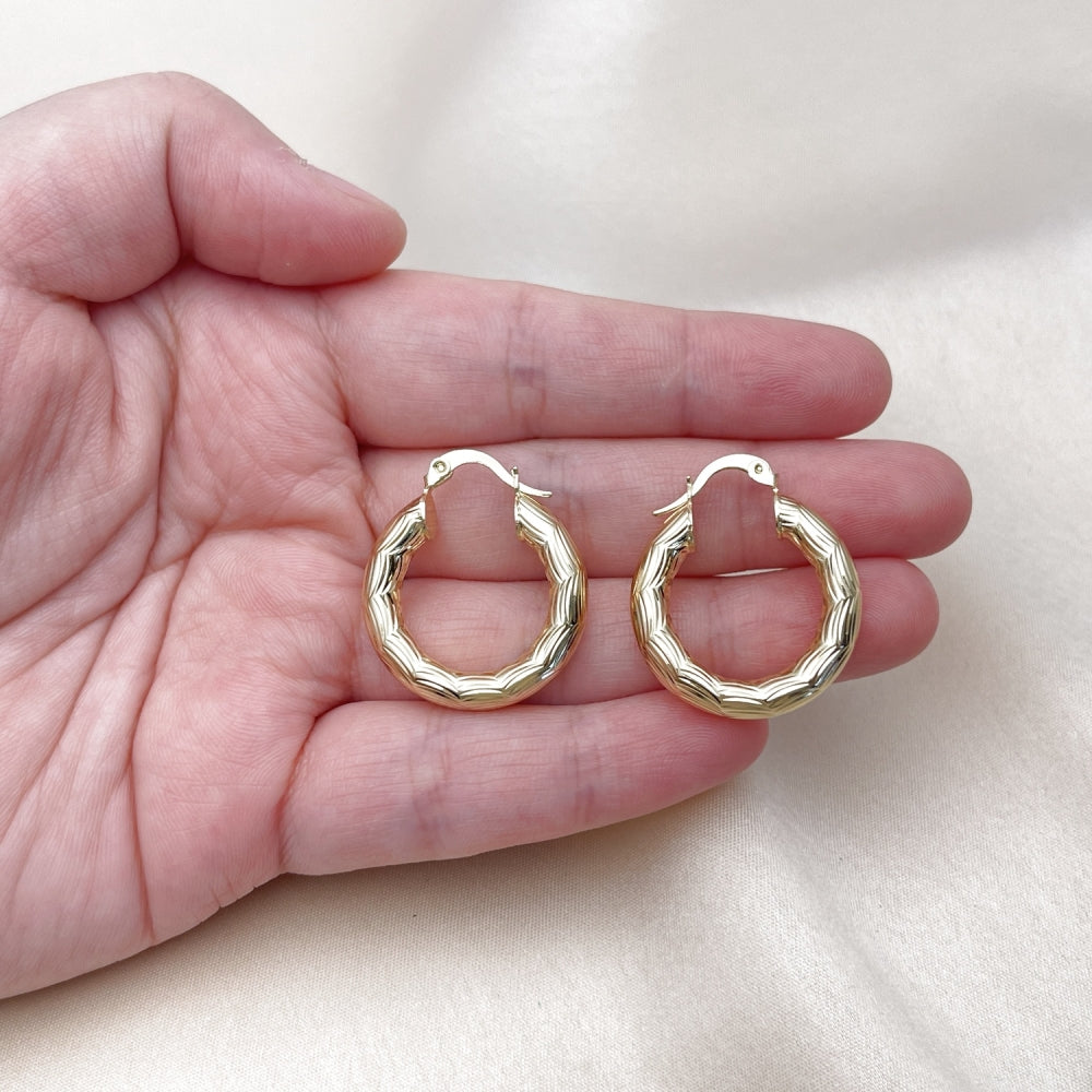 Oro Laminado Medium Hoop, Gold Filled Style Hollow Design, Diamond Cutting Finish, Golden Finish