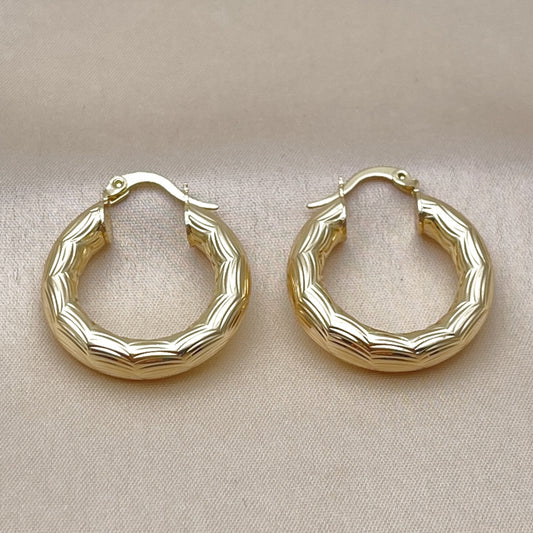 Oro Laminado Medium Hoop, Gold Filled Style Hollow Design, Diamond Cutting Finish, Golden Finish