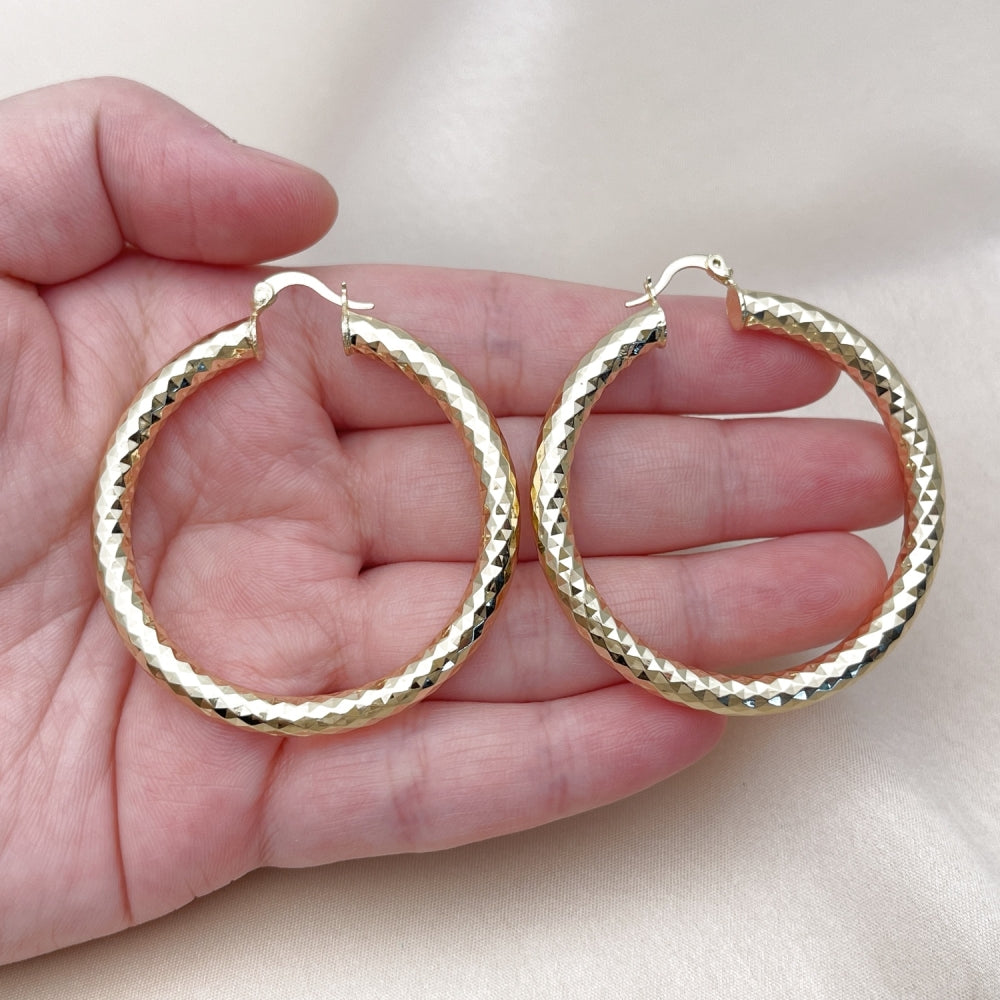 Oro Laminado Large Hoop, Gold Filled Style Hollow Design, Diamond Cutting Finish, Golden Finish