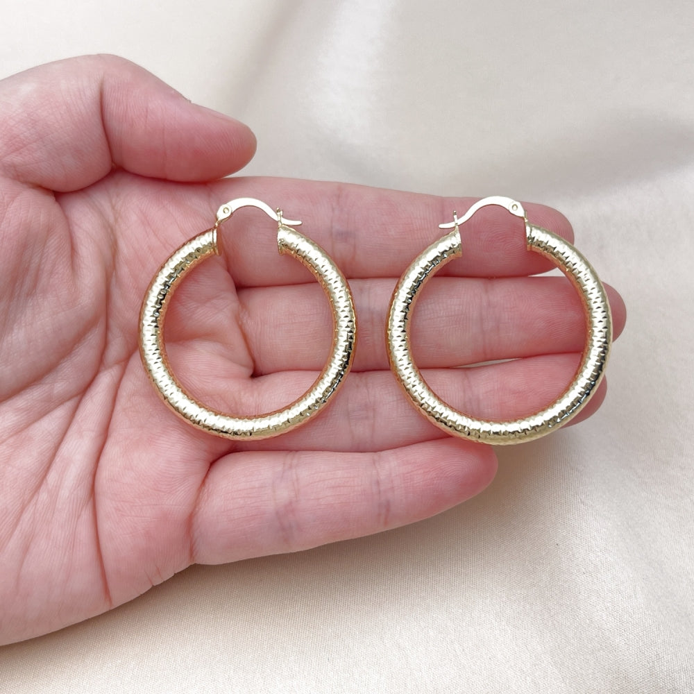 Oro Laminado Medium Hoop, Gold Filled Style Hollow Design, Diamond Cutting Finish, Golden Finish