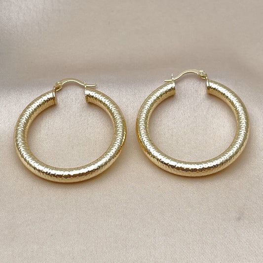 Oro Laminado Medium Hoop, Gold Filled Style Hollow Design, Diamond Cutting Finish, Golden Finish