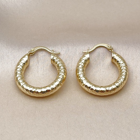 Oro Laminado Medium Hoop, Gold Filled Style Hollow Design, Diamond Cutting Finish, Golden Finish