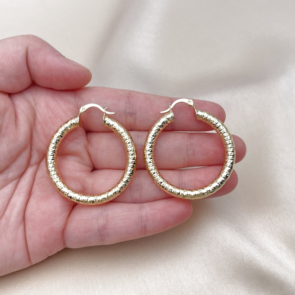 Oro Laminado Medium Hoop, Gold Filled Style Hollow Design, Diamond Cutting Finish, Golden Finish