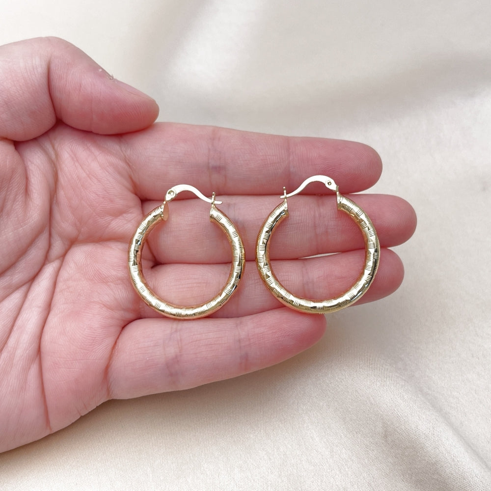 Oro Laminado Medium Hoop, Gold Filled Style Hollow Design, Diamond Cutting Finish, Golden Finish