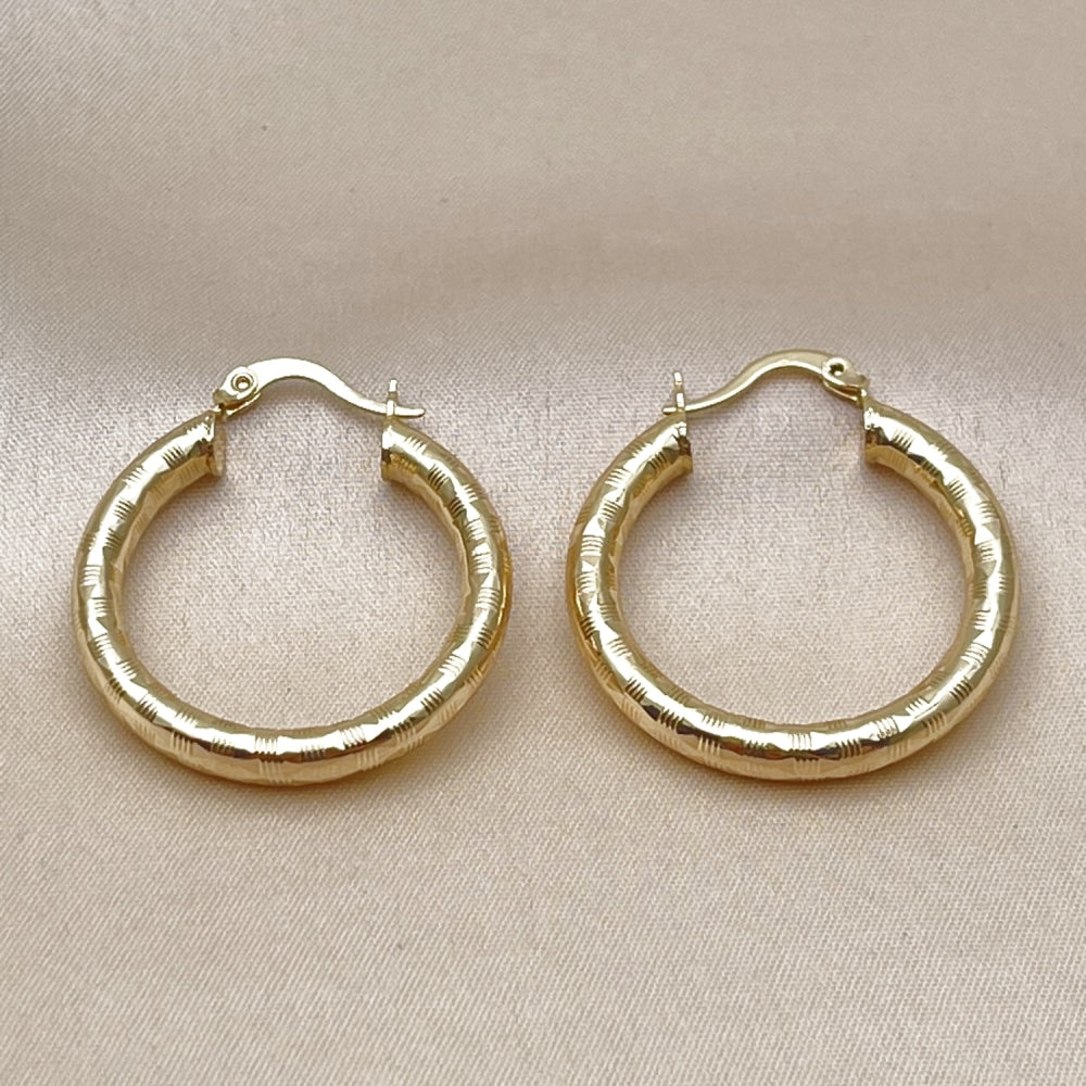 Oro Laminado Medium Hoop, Gold Filled Style Hollow Design, Diamond Cutting Finish, Golden Finish