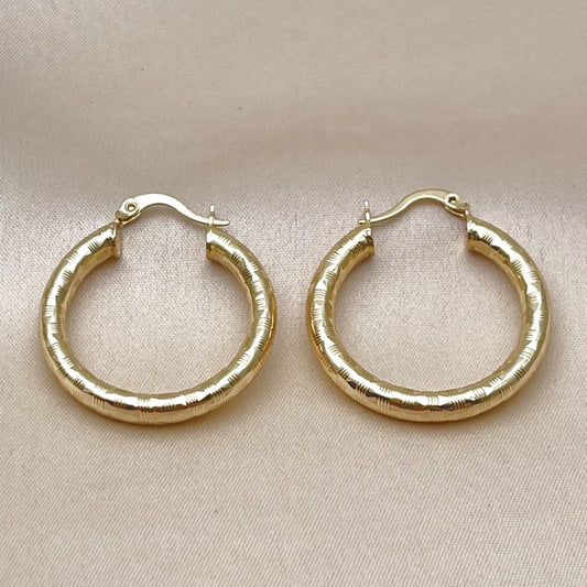 Oro Laminado Medium Hoop, Gold Filled Style Hollow Design, Diamond Cutting Finish, Golden Finish