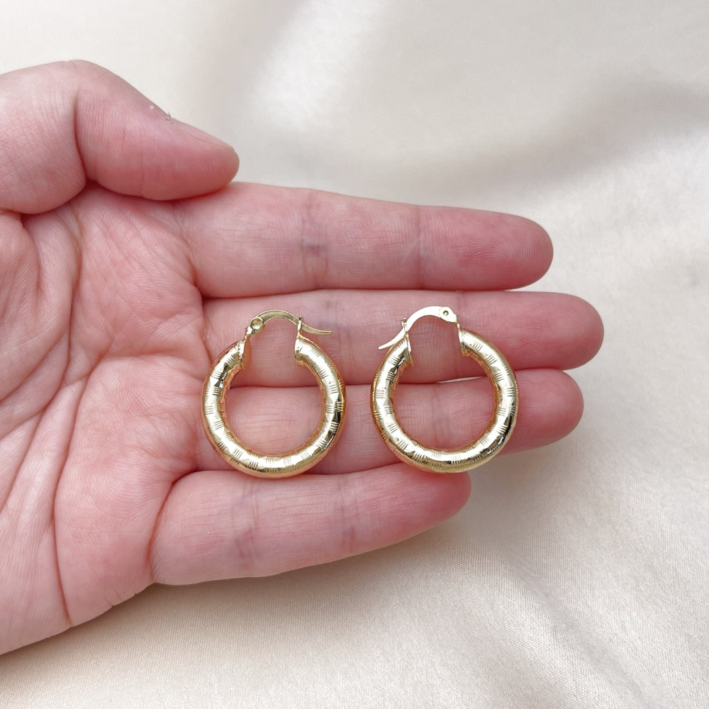 Oro Laminado Medium Hoop, Gold Filled Style Hollow Design, Diamond Cutting Finish, Golden Finish