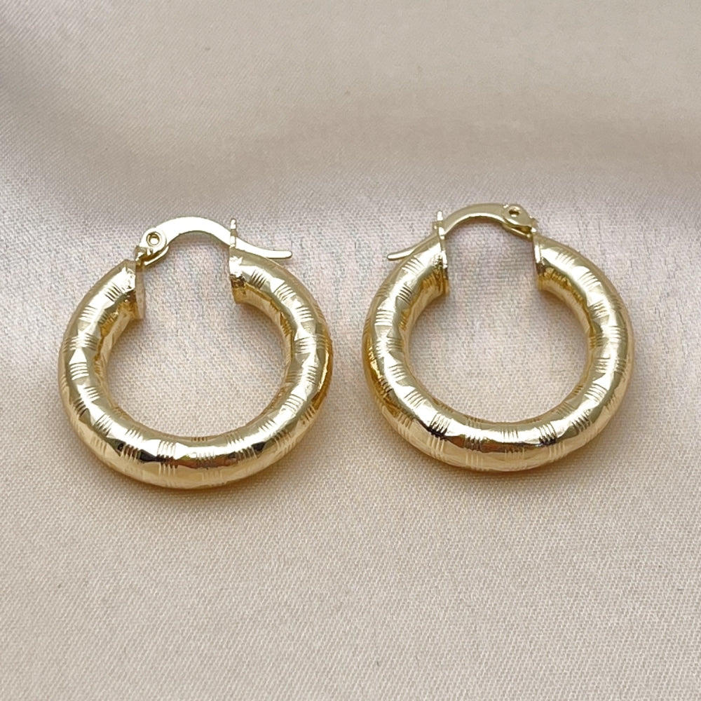 Oro Laminado Medium Hoop, Gold Filled Style Hollow Design, Diamond Cutting Finish, Golden Finish