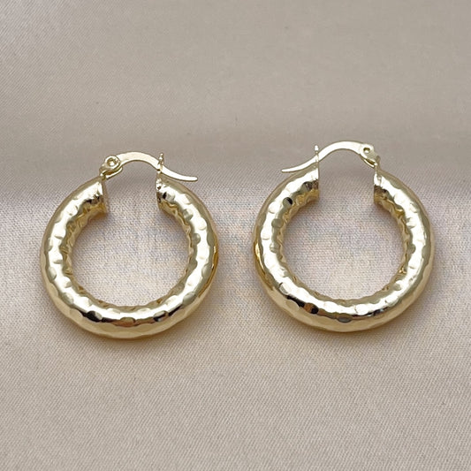 Oro Laminado Medium Hoop, Gold Filled Style Hollow Design, Diamond Cutting Finish, Golden Finish