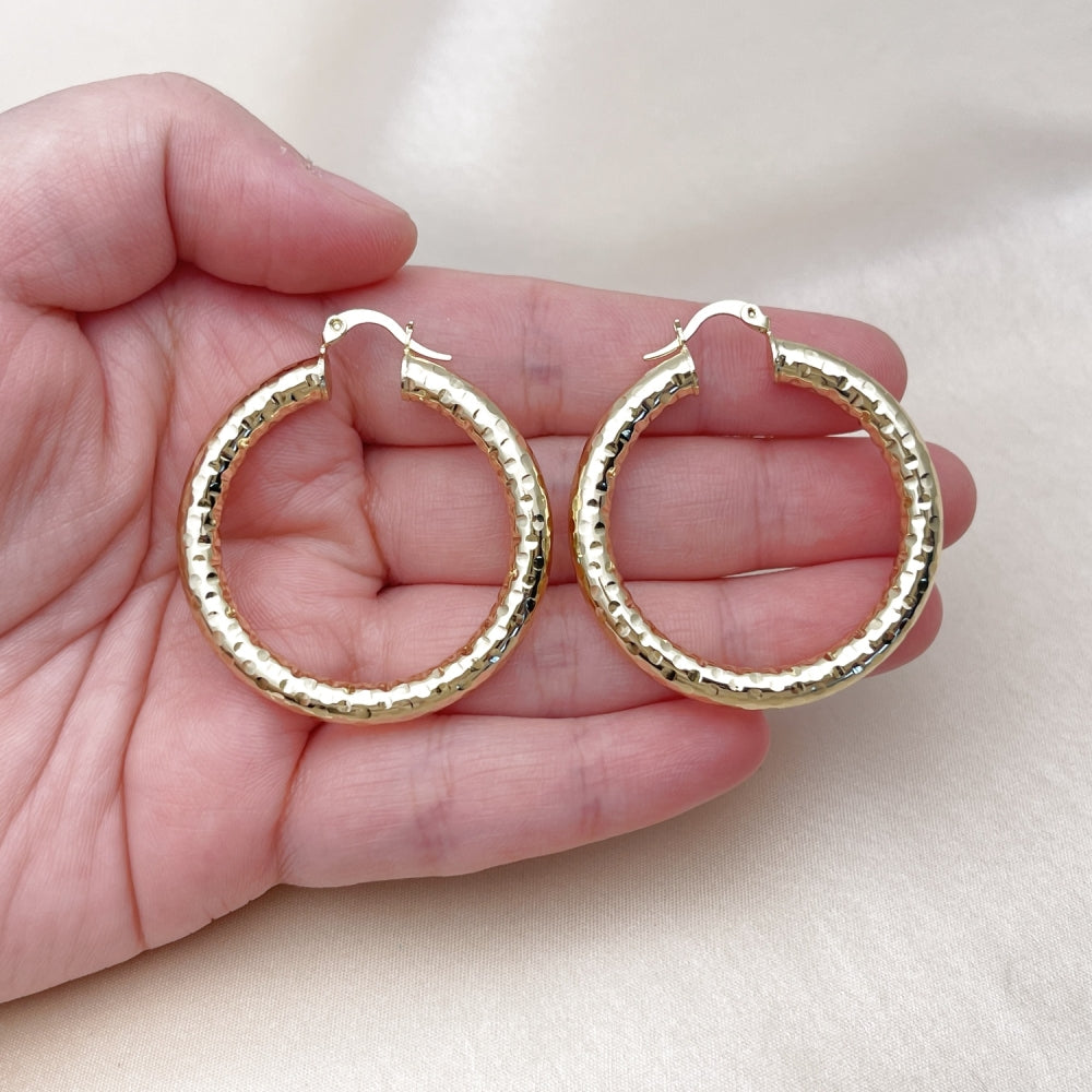 Oro Laminado Medium Hoop, Gold Filled Style Hollow Design, Diamond Cutting Finish, Golden Finish
