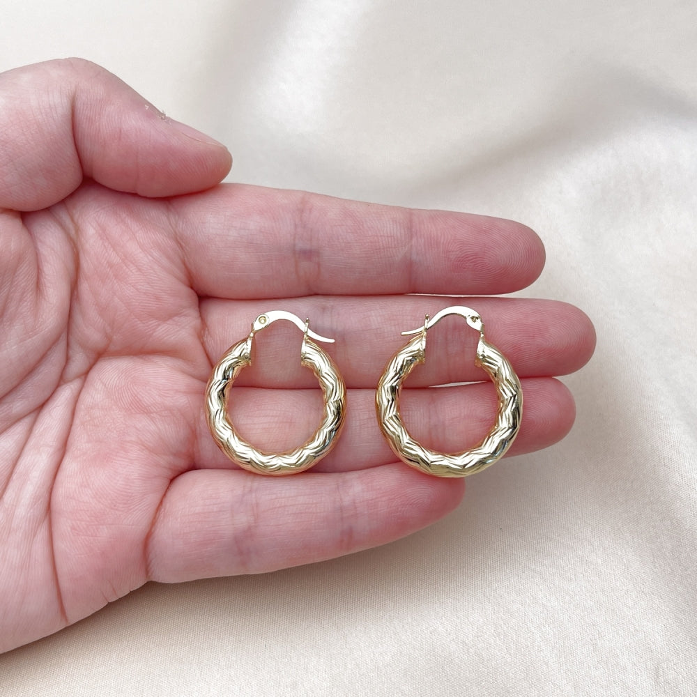 Oro Laminado Medium Hoop, Gold Filled Style Hollow Design, Diamond Cutting Finish, Golden Finish