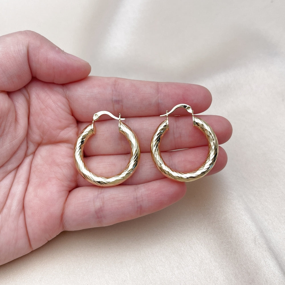 Oro Laminado Medium Hoop, Gold Filled Style Hollow Design, Diamond Cutting Finish, Golden Finish