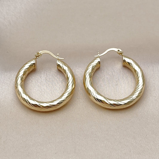 Oro Laminado Medium Hoop, Gold Filled Style Hollow Design, Diamond Cutting Finish, Golden Finish