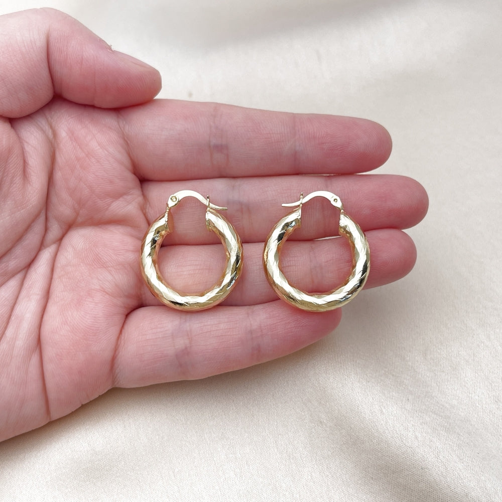 Oro Laminado Medium Hoop, Gold Filled Style Hollow Design, Diamond Cutting Finish, Golden Finish