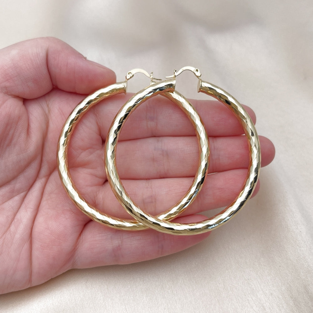 Oro Laminado Large Hoop, Gold Filled Style Hollow Design, Diamond Cutting Finish, Golden Finish