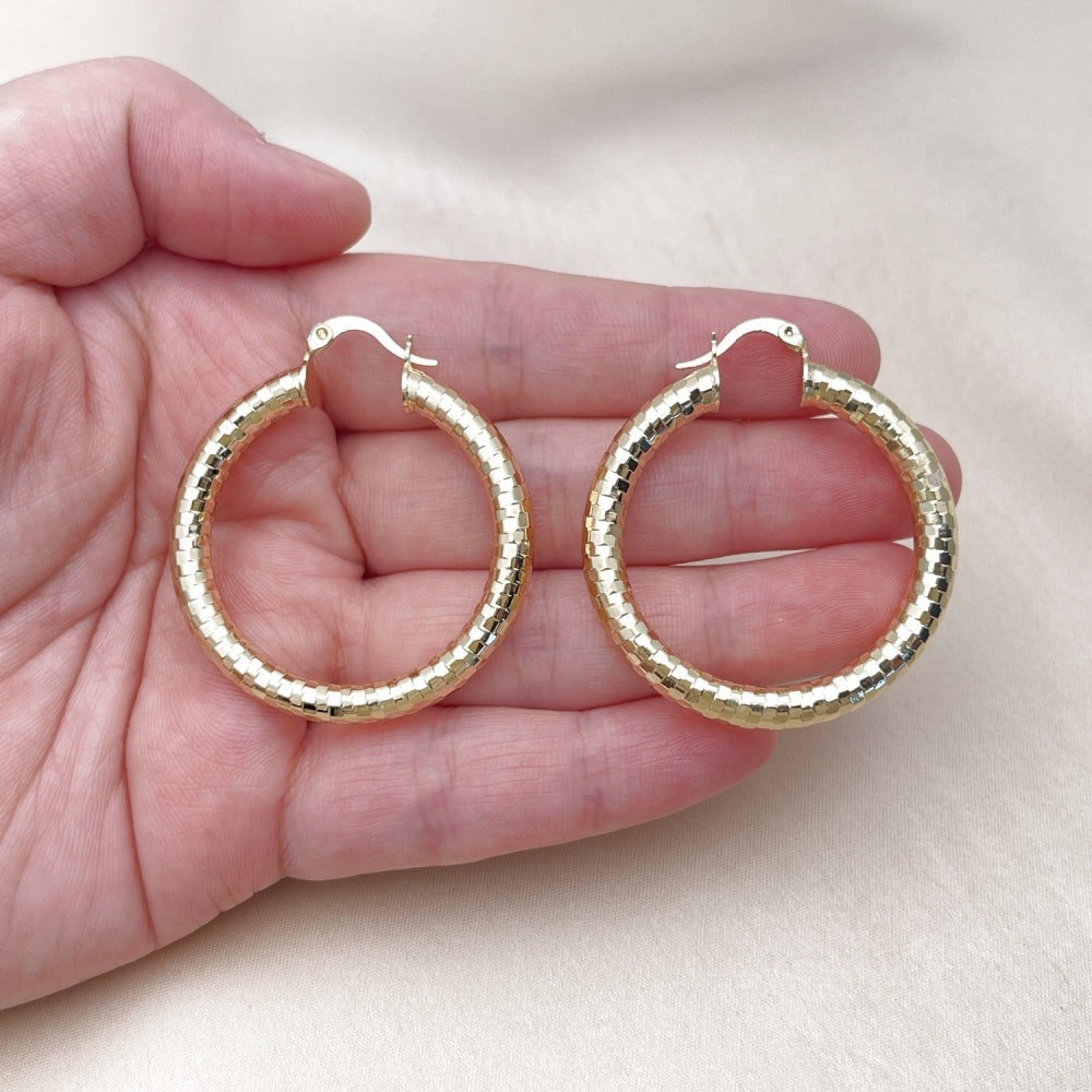 Oro Laminado Medium Hoop, Gold Filled Style Hollow Design, Diamond Cutting Finish, Golden Finish