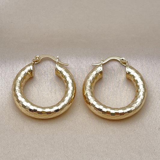 Oro Laminado Medium Hoop, Gold Filled Style Hollow Design, Diamond Cutting Finish, Golden Finish