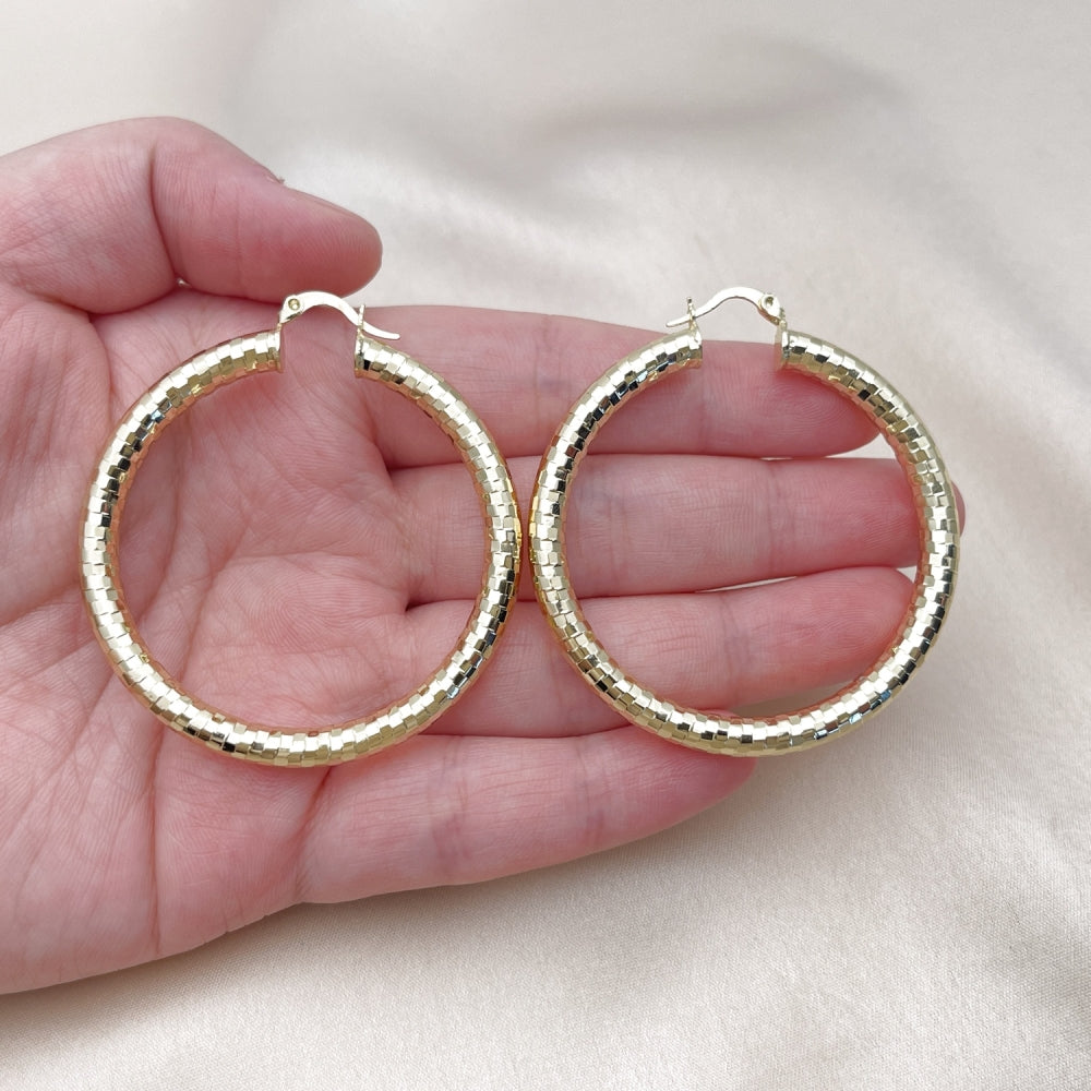 Oro Laminado Large Hoop, Gold Filled Style Hollow Design, Diamond Cutting Finish, Golden Finish