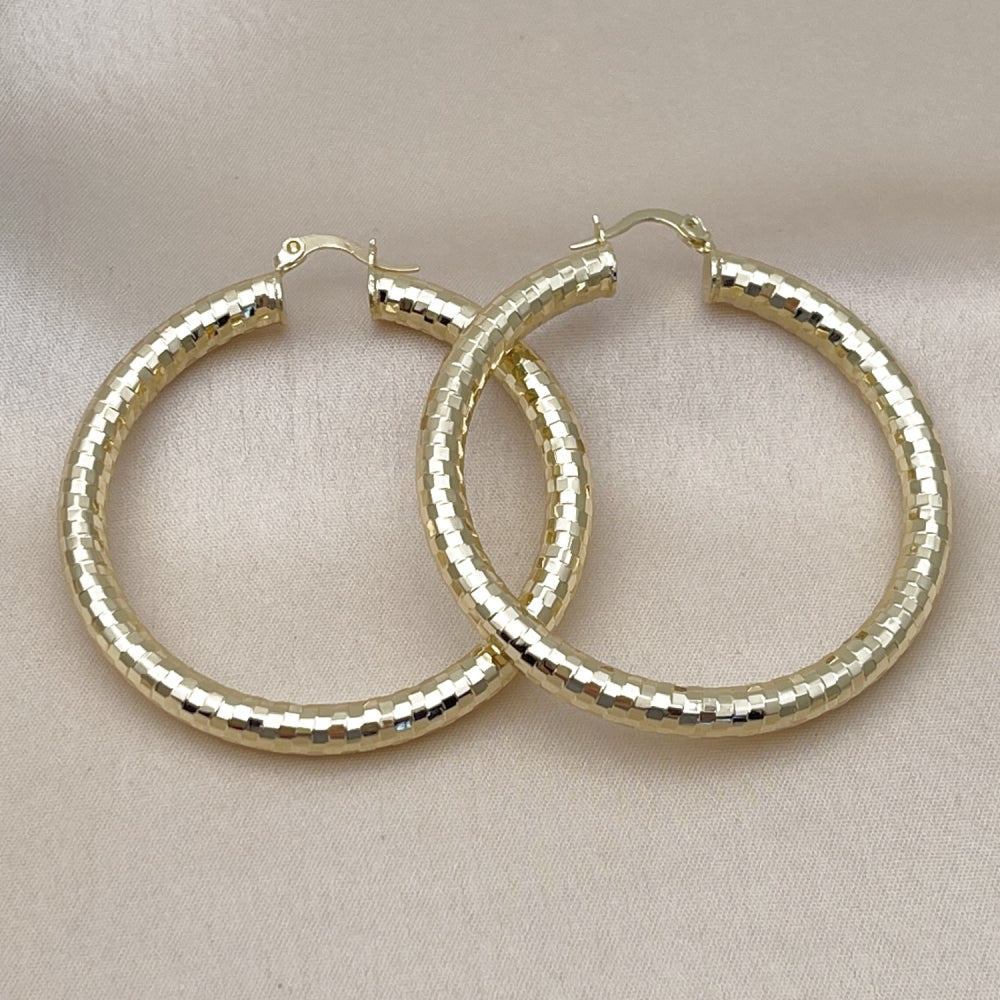 Oro Laminado Large Hoop, Gold Filled Style Hollow Design, Diamond Cutting Finish, Golden Finish