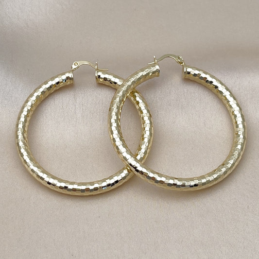 Oro Laminado Large Hoop, Gold Filled Style Hollow Design, Diamond Cutting Finish, Golden Finish