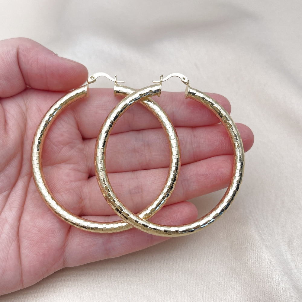 Oro Laminado Large Hoop, Gold Filled Style Hollow Design, Diamond Cutting Finish, Golden Finish