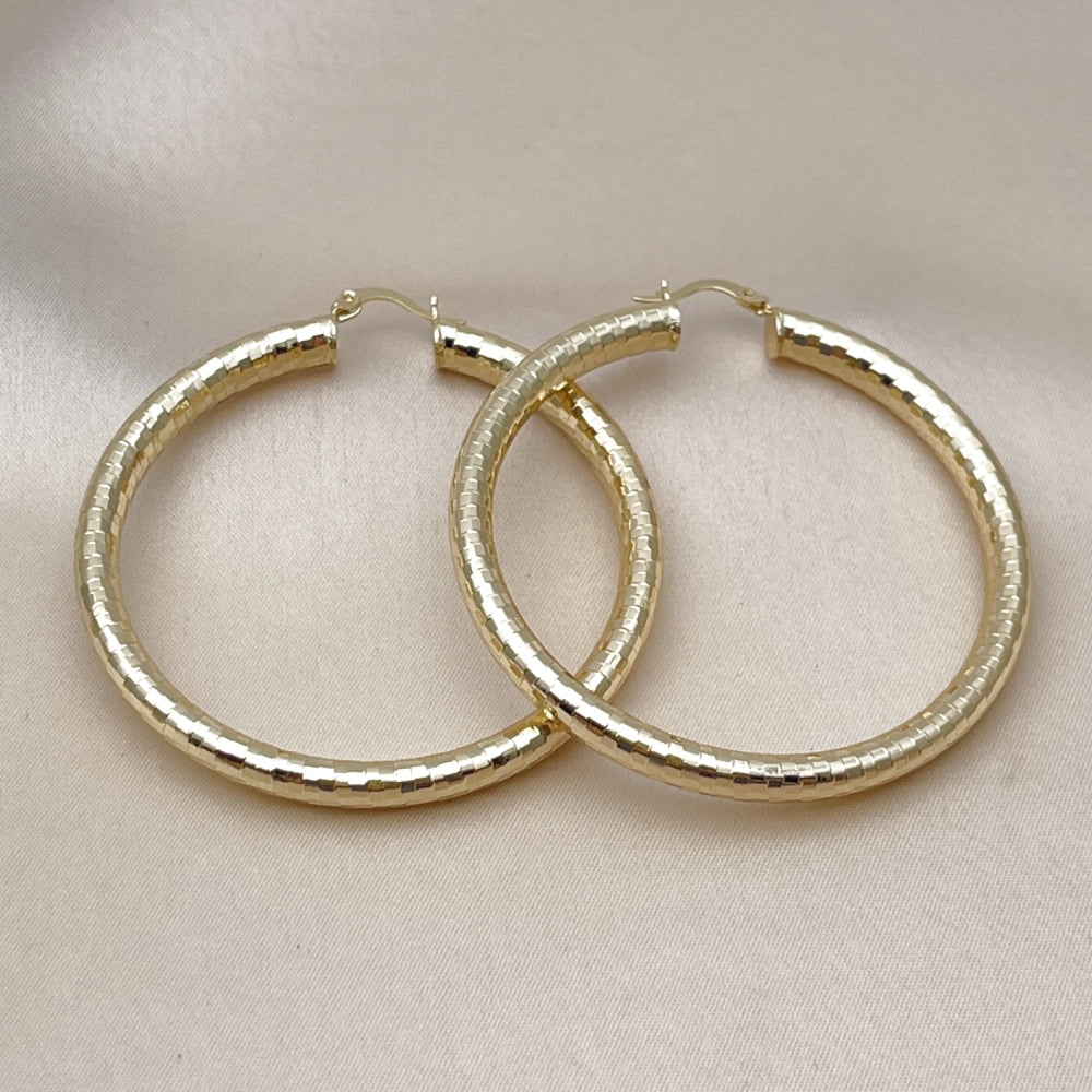 Oro Laminado Large Hoop, Gold Filled Style Hollow Design, Diamond Cutting Finish, Golden Finish