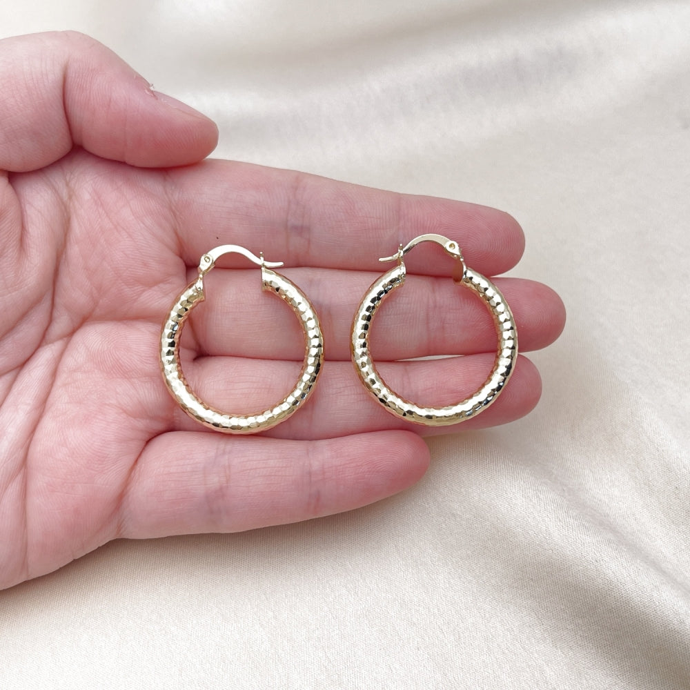 Oro Laminado Medium Hoop, Gold Filled Style Hollow Design, Diamond Cutting Finish, Golden Finish