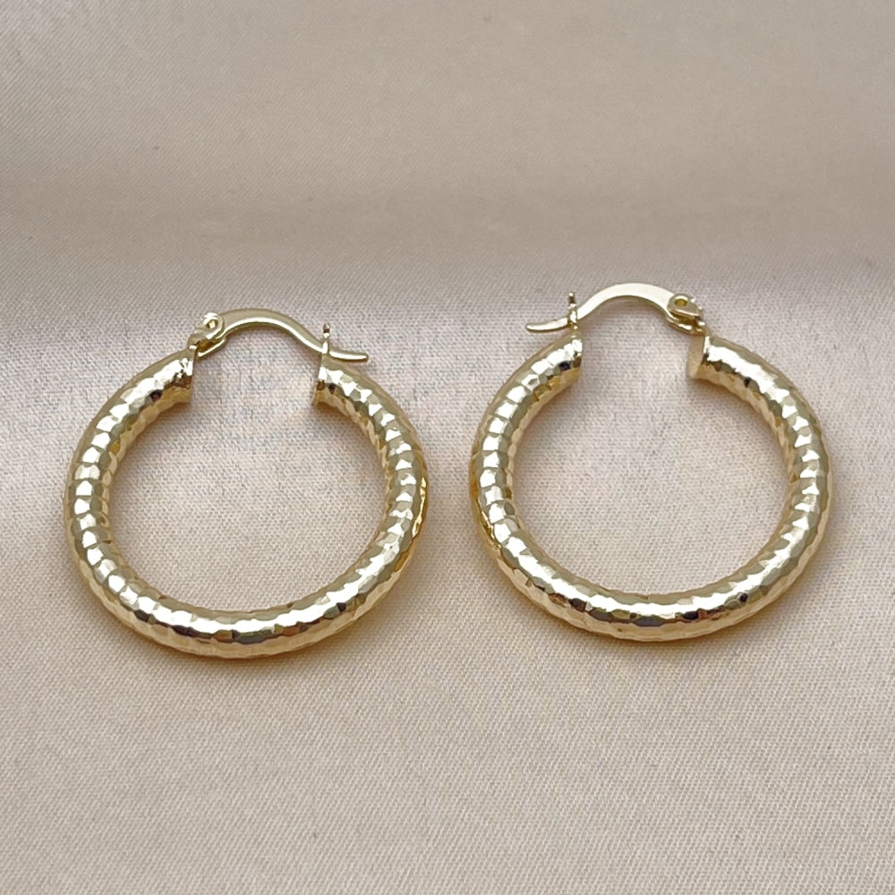 Oro Laminado Medium Hoop, Gold Filled Style Hollow Design, Diamond Cutting Finish, Golden Finish