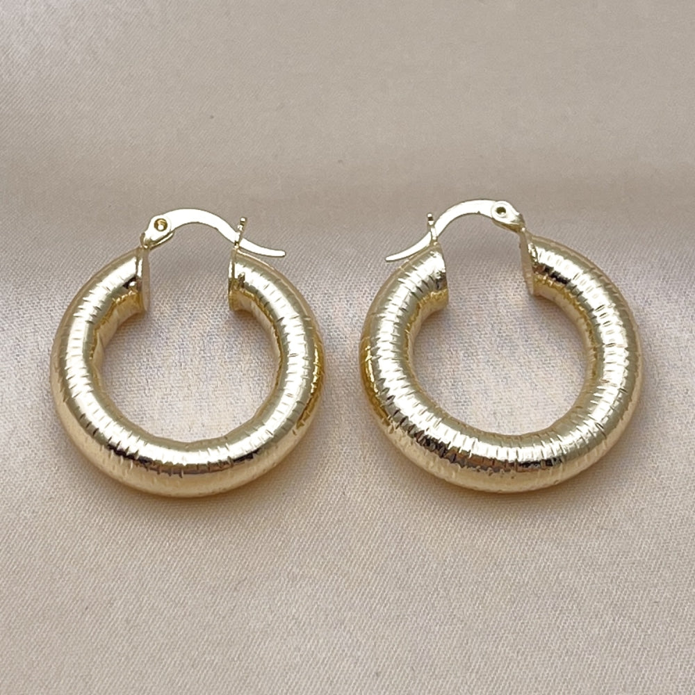 Oro Laminado Medium Hoop, Gold Filled Style Hollow Design, Polished, Golden Finish