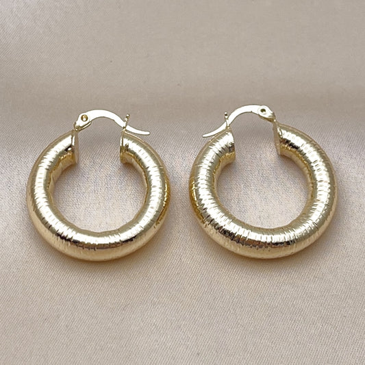 Oro Laminado Medium Hoop, Gold Filled Style Hollow Design, Polished, Golden Finish