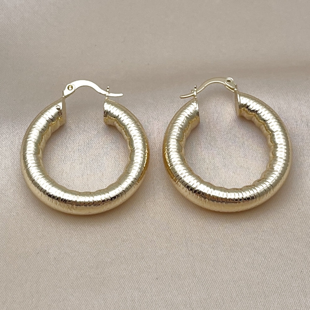 Oro Laminado Medium Hoop, Gold Filled Style Hollow Design, Polished, Golden Finish