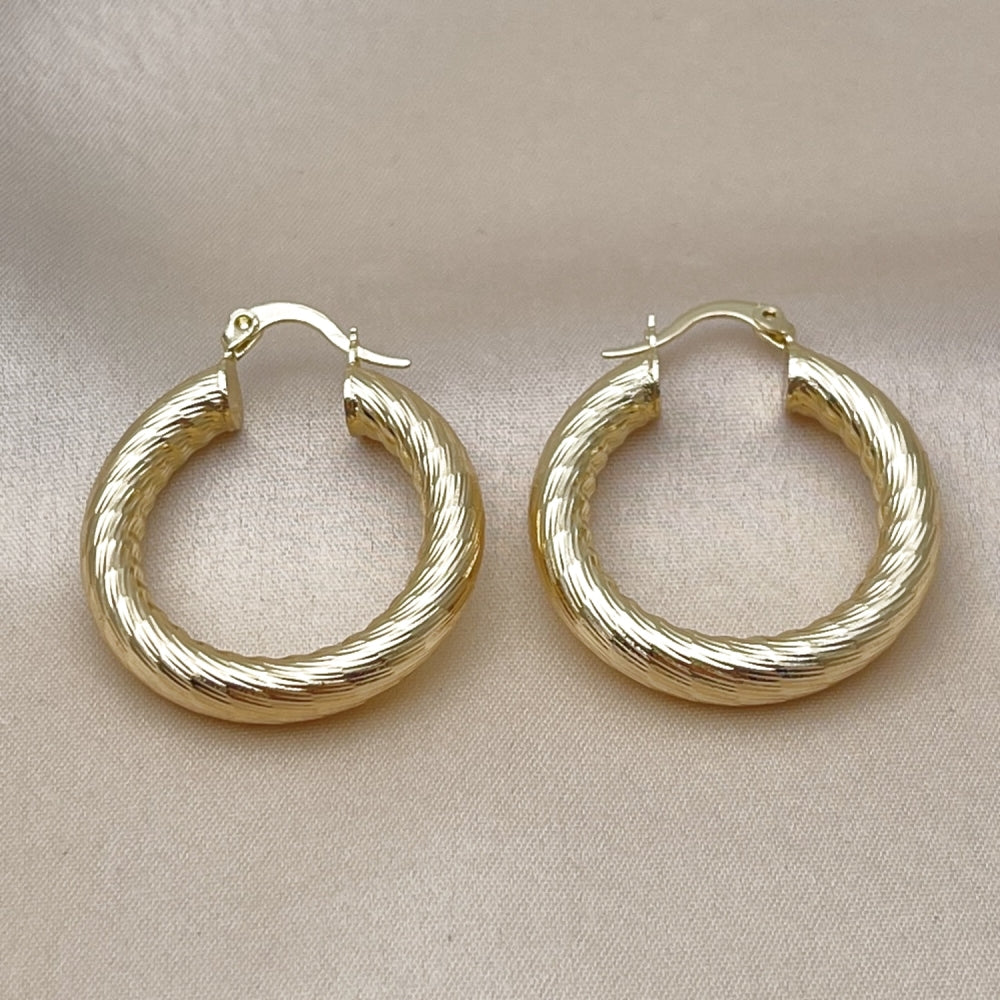 Oro Laminado Medium Hoop, Gold Filled Style Hollow Design, Diamond Cutting Finish, Golden Finish
